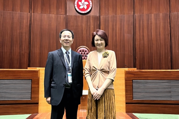 胡俊校长率团访问香港